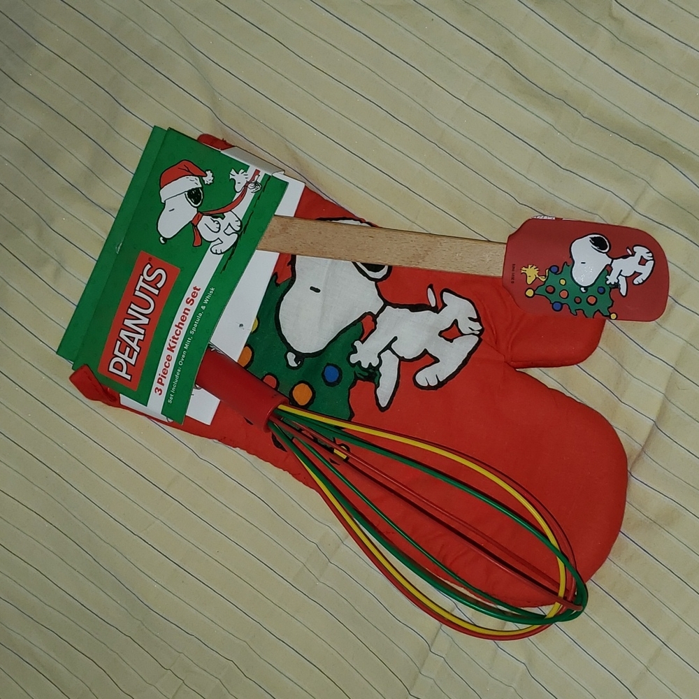 Peanuts Holiday Kitchen Set - Picture 3 of 9